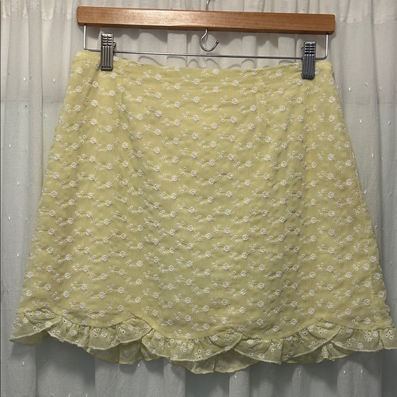 Altar'd State Dresses & Skirts - Altar'd State Skirt Women’s L Yellow Floral Mini Ruffle Eyelet Feminine